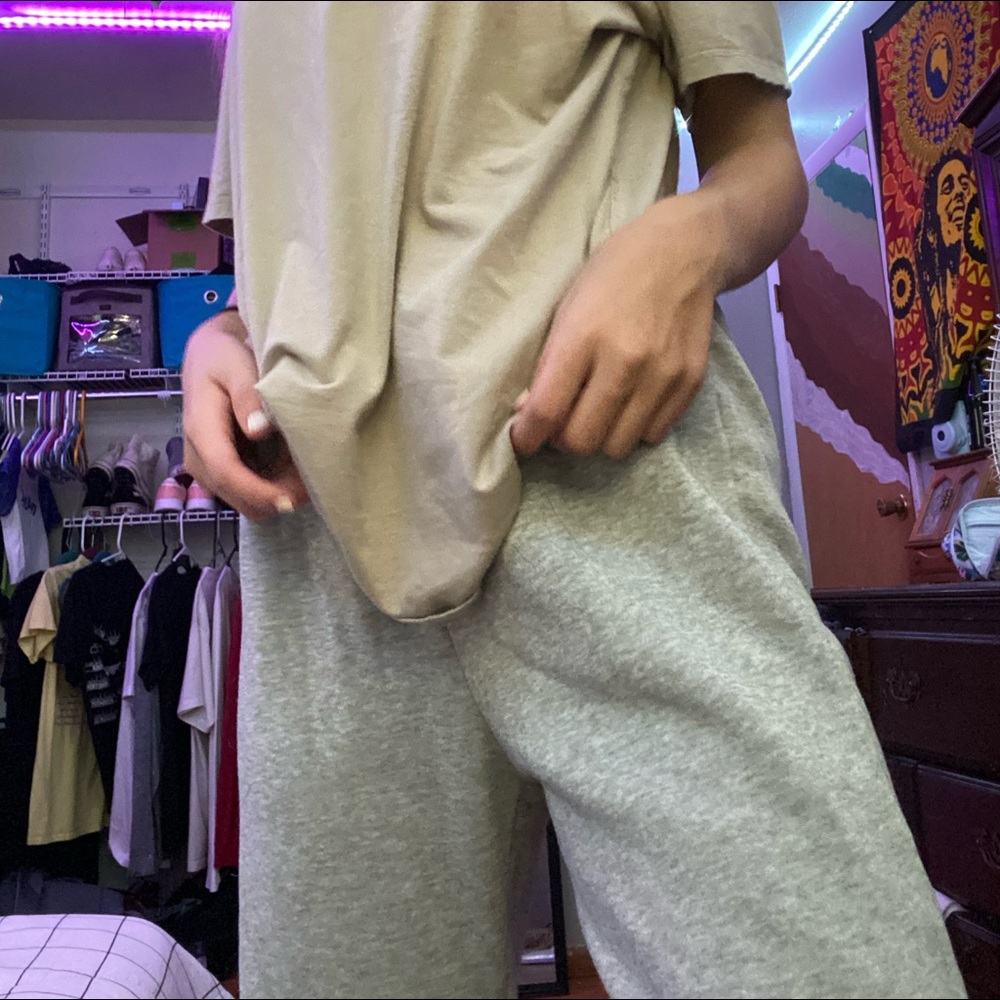 grey sweatpants